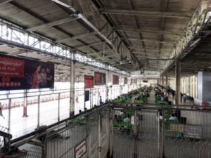 ヤンゴン中央駅からヤンゴン環状線に乗って線路沿いに市場のある駅に行ってみた ミャンマーのローカル線は意外とおもしろかった Hk